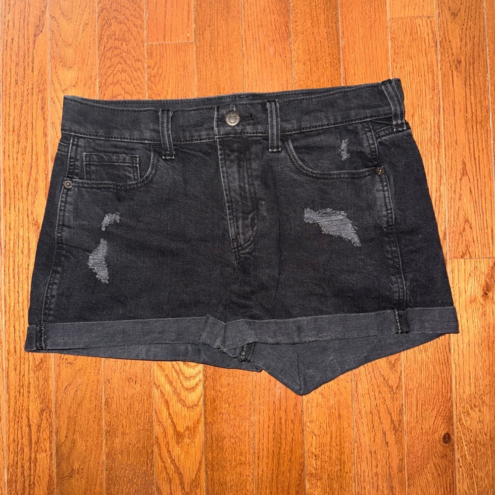 Mid-Rise Black Boyfriend Shorts